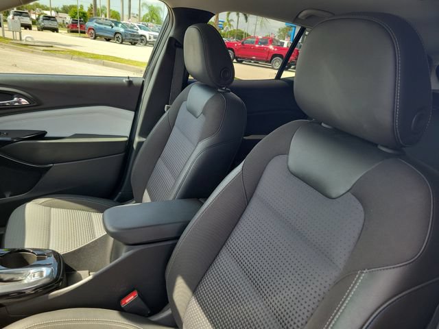 Used 2025 Chevrolet Trax LT FWD image 14
