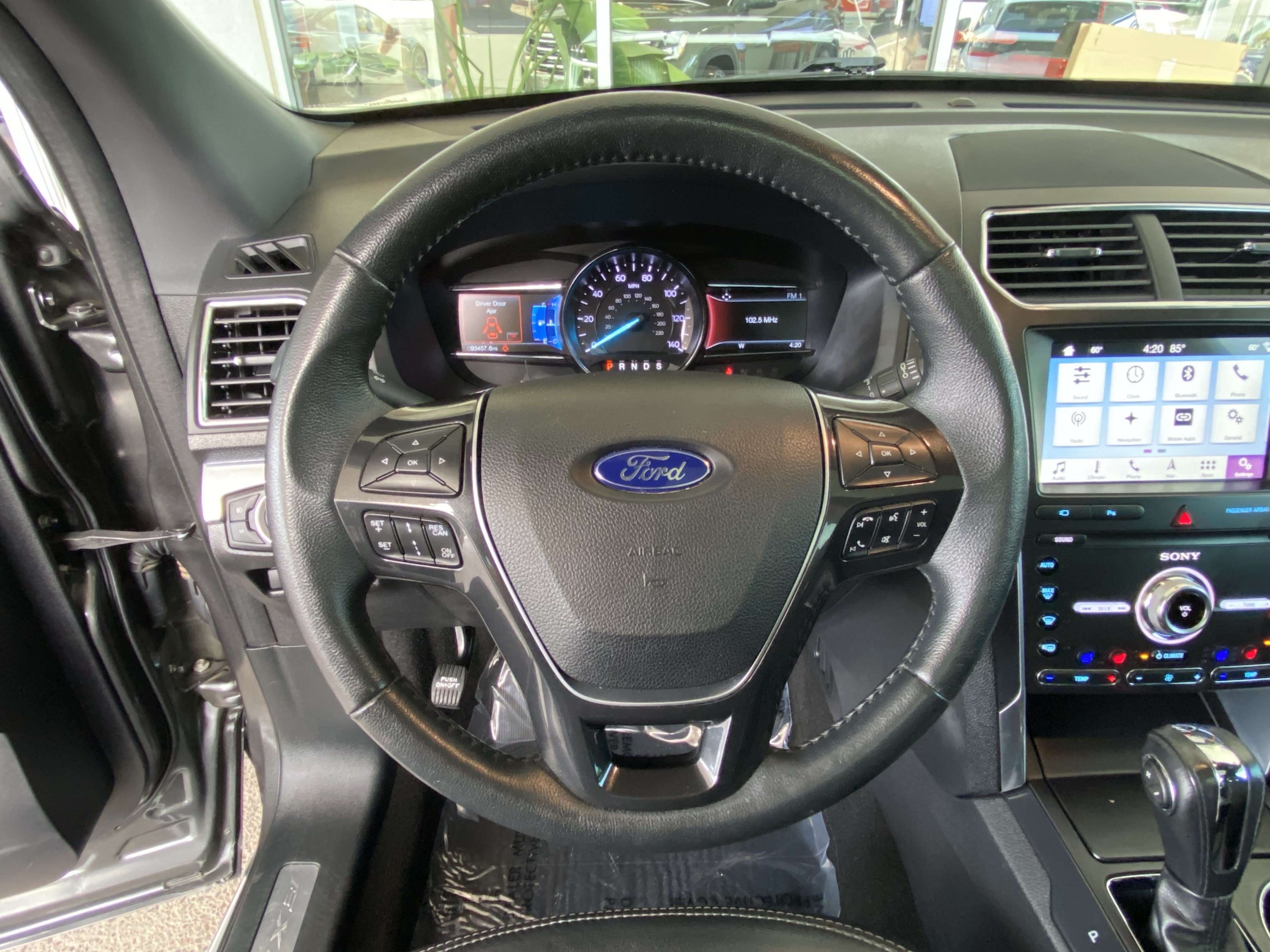 Used 2019 Ford Explorer Limited w/ Ford Safe & Smart Package AWD/4WD image 31