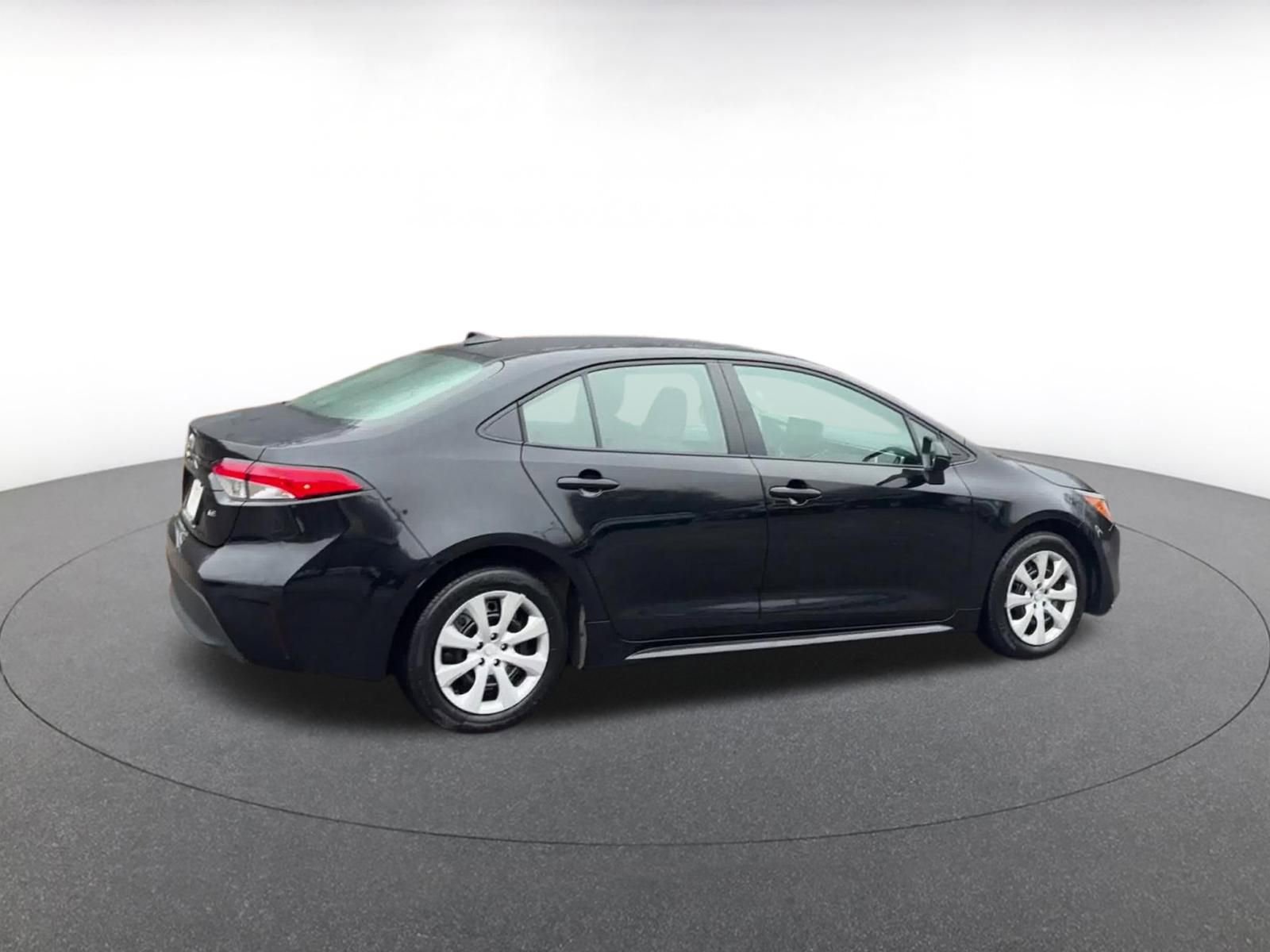 Used 2025 Toyota Corolla LE image 15