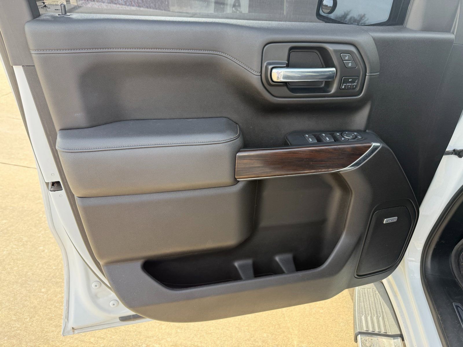 Used 2022 GMC Sierra 1500 SLT image 9