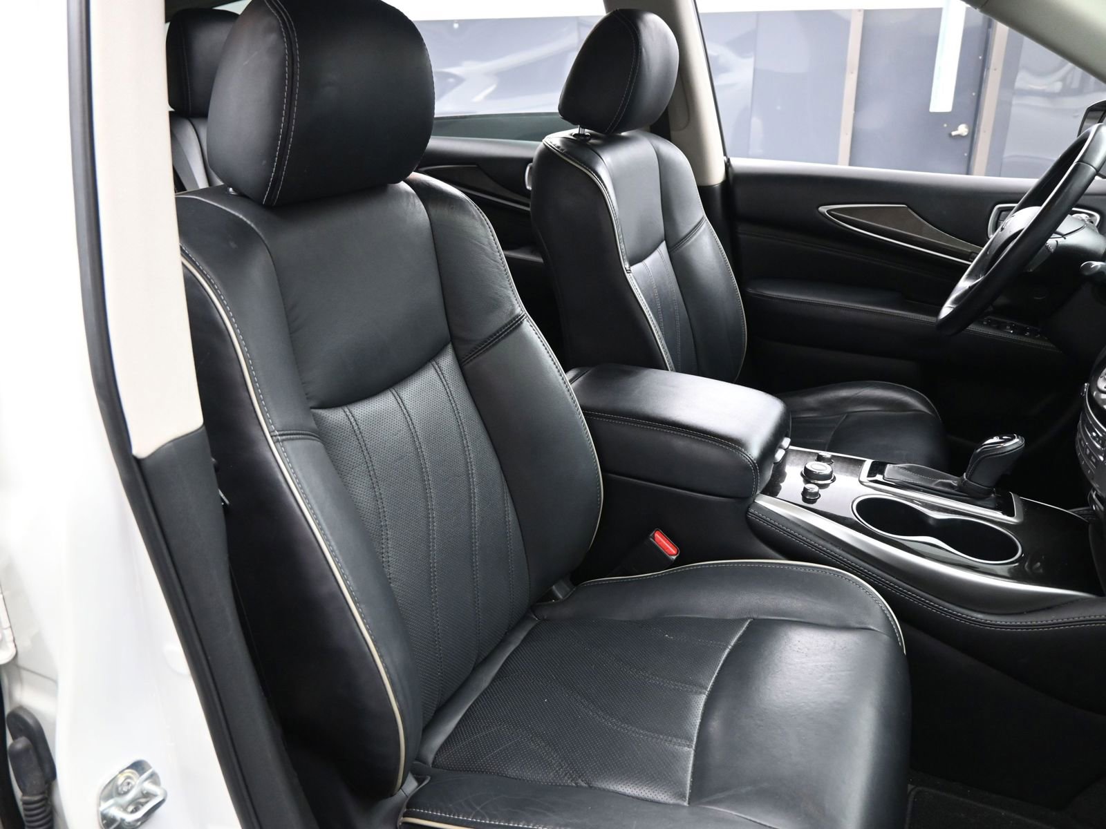 Used 2019 INFINITI QX60 Luxe w/ Essential Package image 15