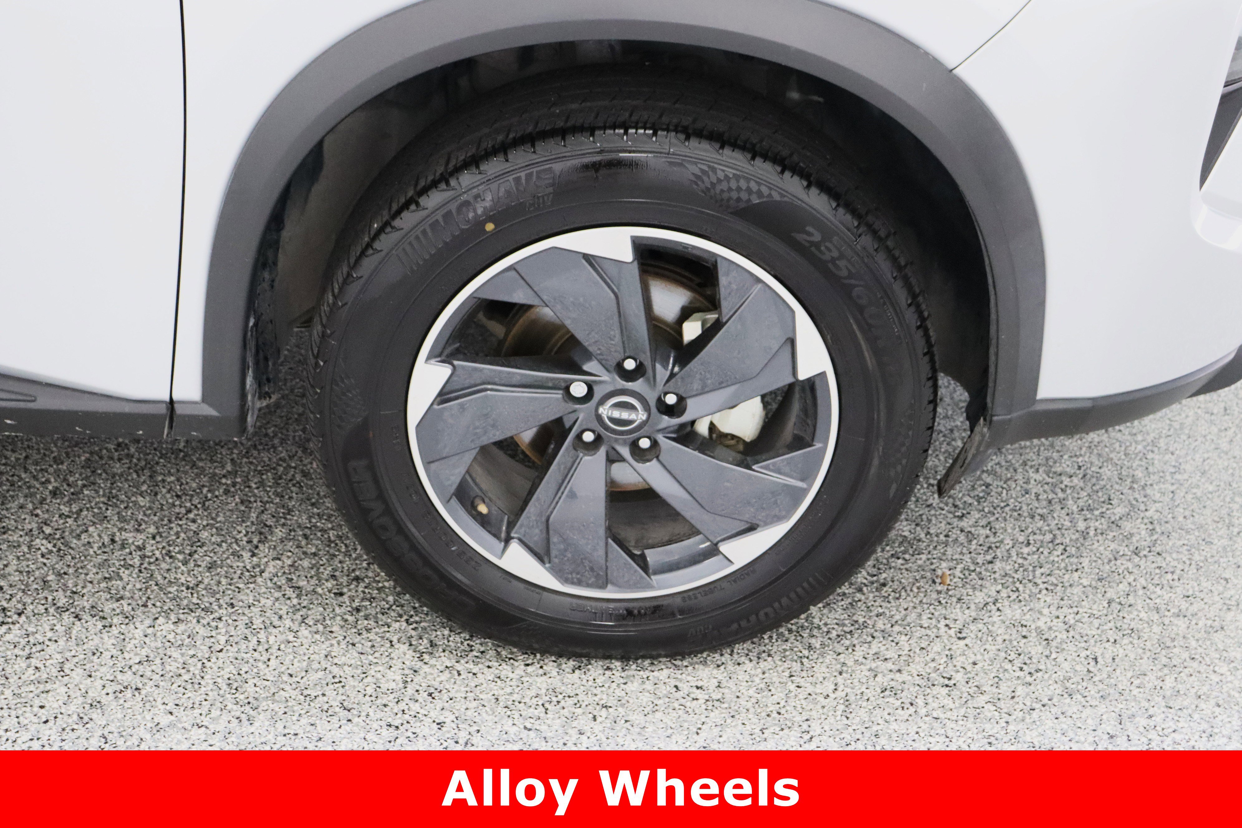 Used 2024 Nissan Rogue SV image 5