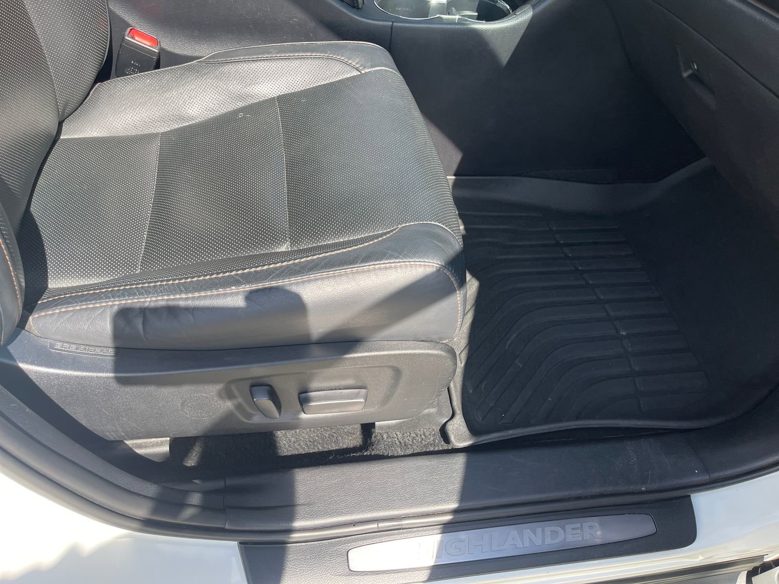 Used 2019 Toyota Highlander Limited FWD image 17