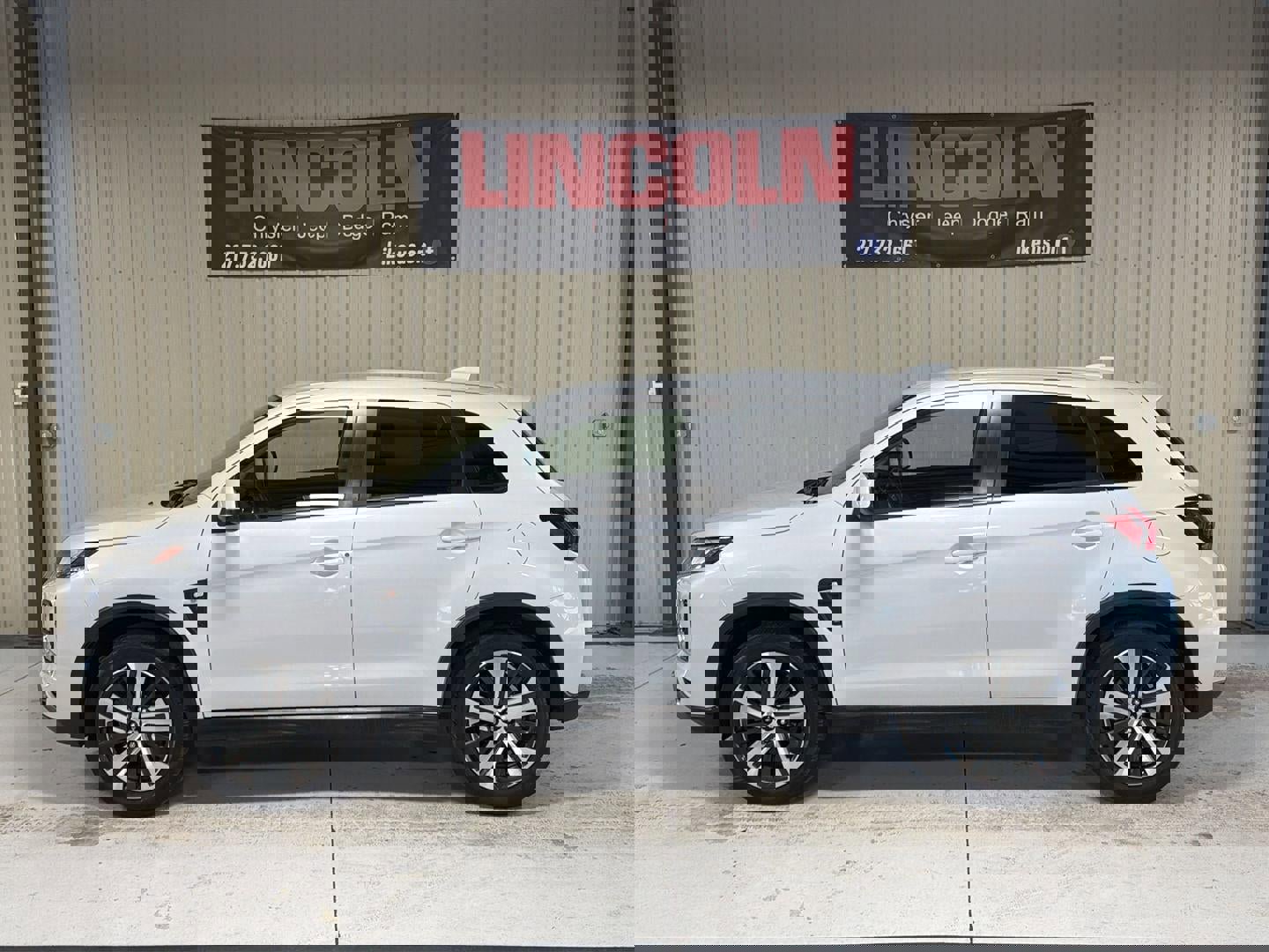 Used 2023 Mitsubishi Outlander Sport ES image 2