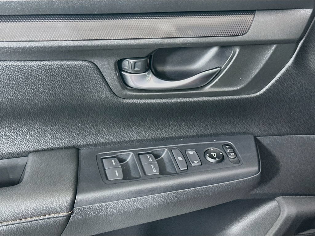 Used 2025 Honda CR-V Sport image 17