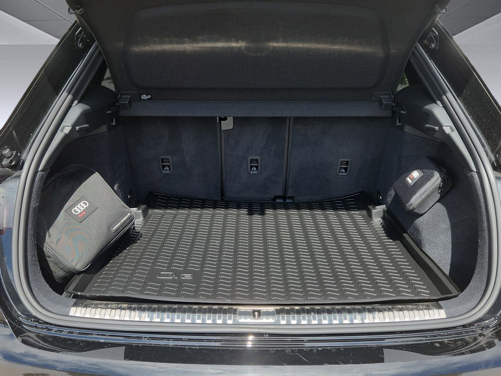 Certified 2025 Audi Q3 2.0T Premium w/ Convenience Package image 30