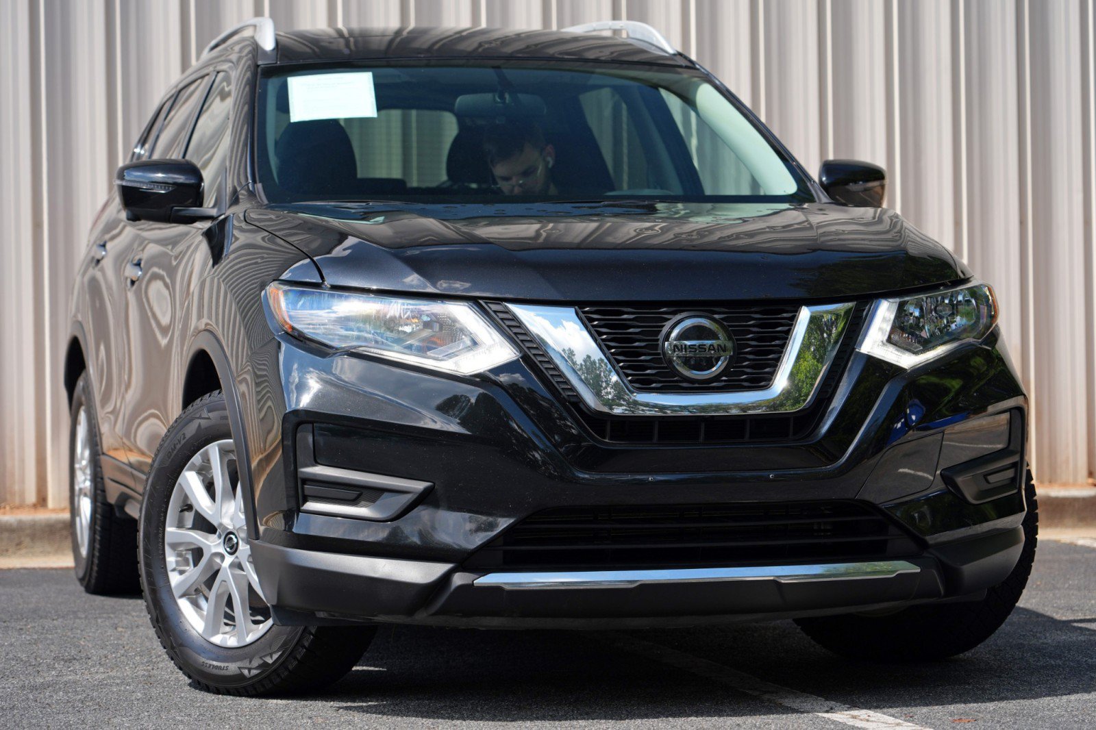 Used 2018 Nissan Rogue SV w/ Sun & Sound Touring Package AWD/4WD image 2