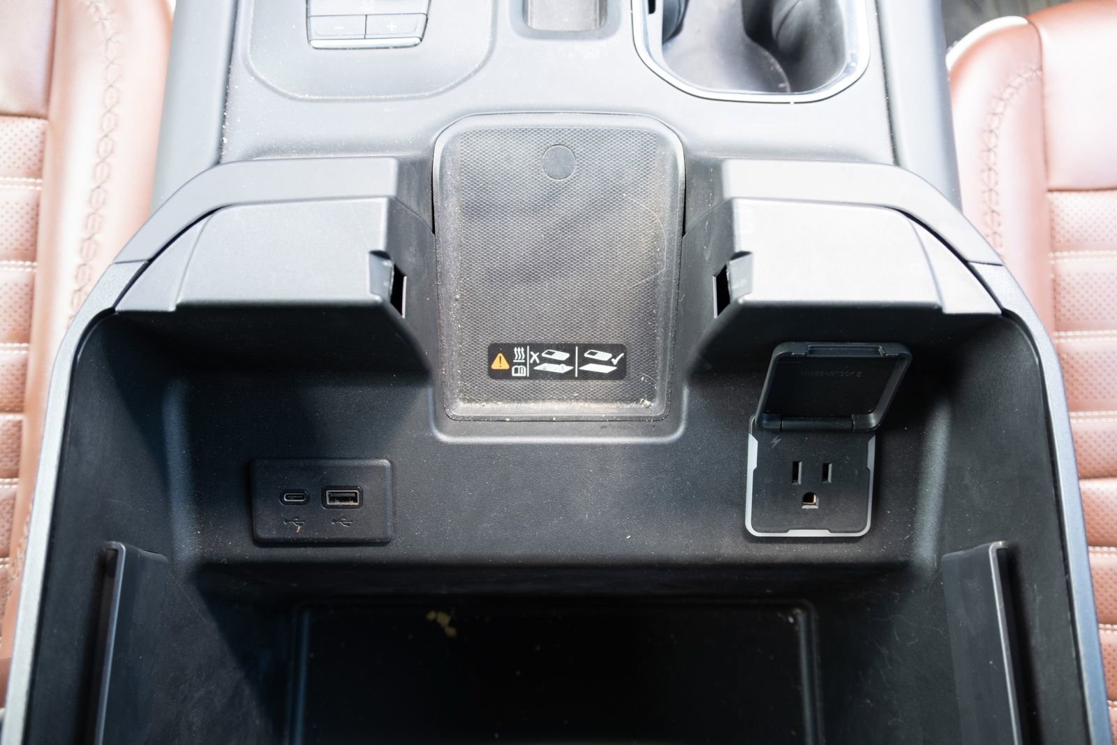 Used 2024 GMC Sierra 3500 Denali Ultimate AWD/4WD image 7