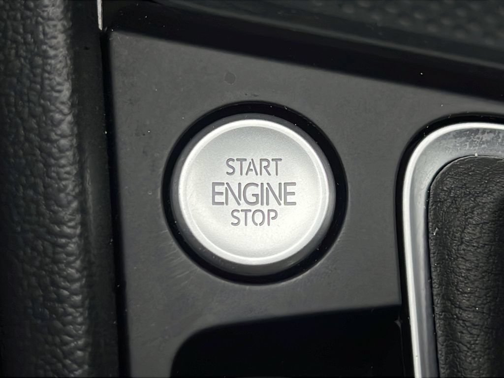 Used 2025 Volkswagen Jetta SEL FWD image 33