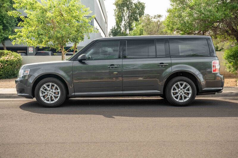 Used 2019 Ford Flex SE image 2