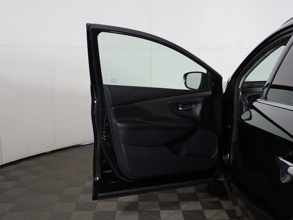 Used 2023 Nissan Murano SV w/ SV Midnight Edition Package AWD/4WD image 17