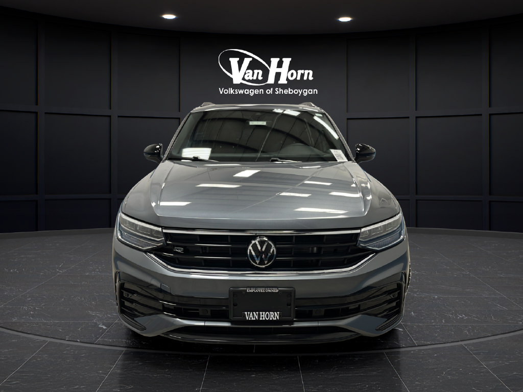 Used 2024 Volkswagen Tiguan SE R-Line AWD/4WD image 2
