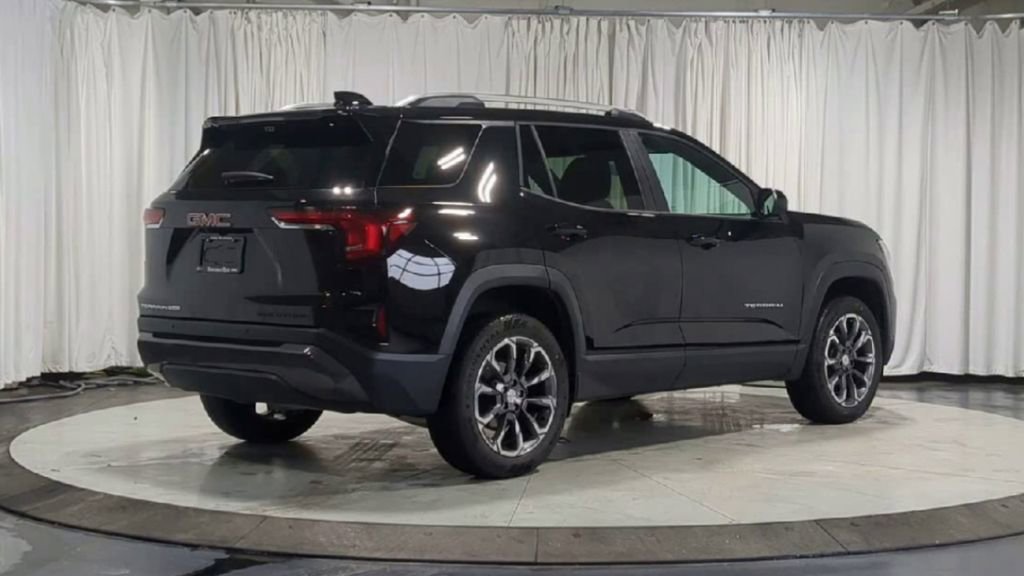 Used 2025 GMC Terrain Elevation w/ Elevation Premium Package image 10