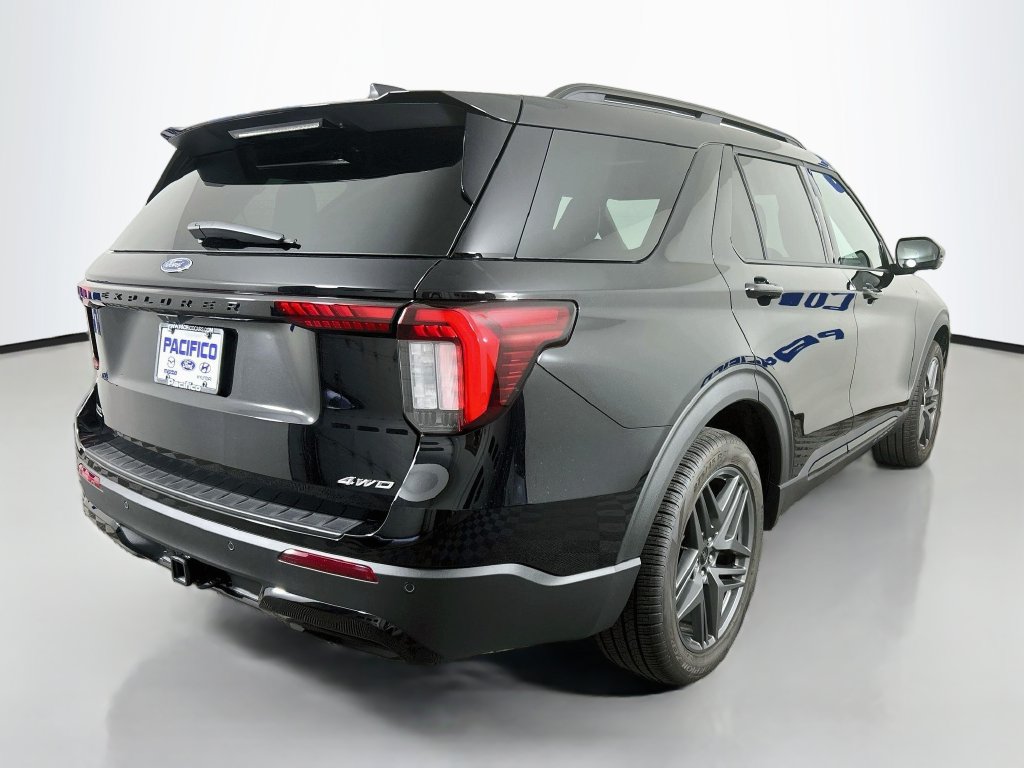 Used 2026 Ford Explorer ST-Line w/ ST-Line Street Pack AWD/4WD image 10