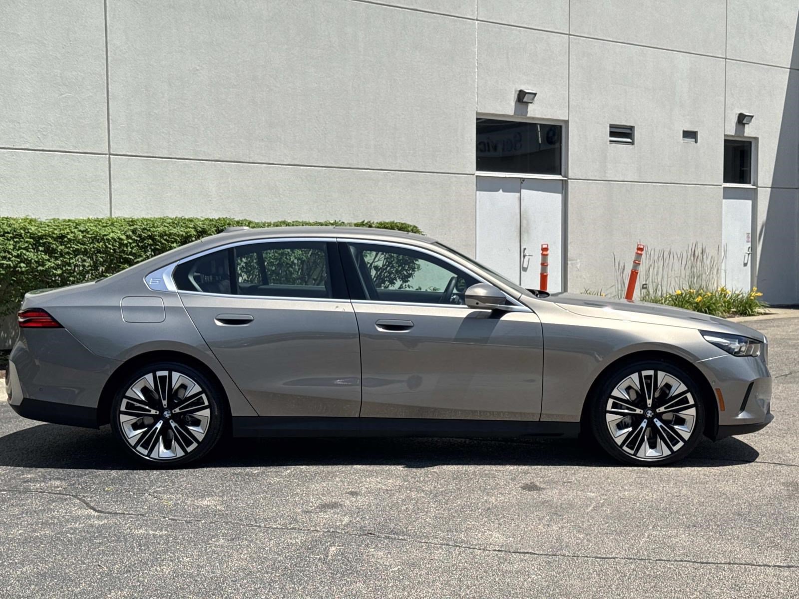 Used 2026 BMW 540i xDrive AWD/4WD image 4