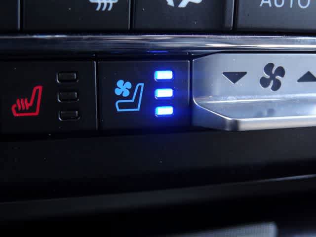Used 2024 Ford F250 Lariat w/ Black Appearance Package AWD/4WD image 39