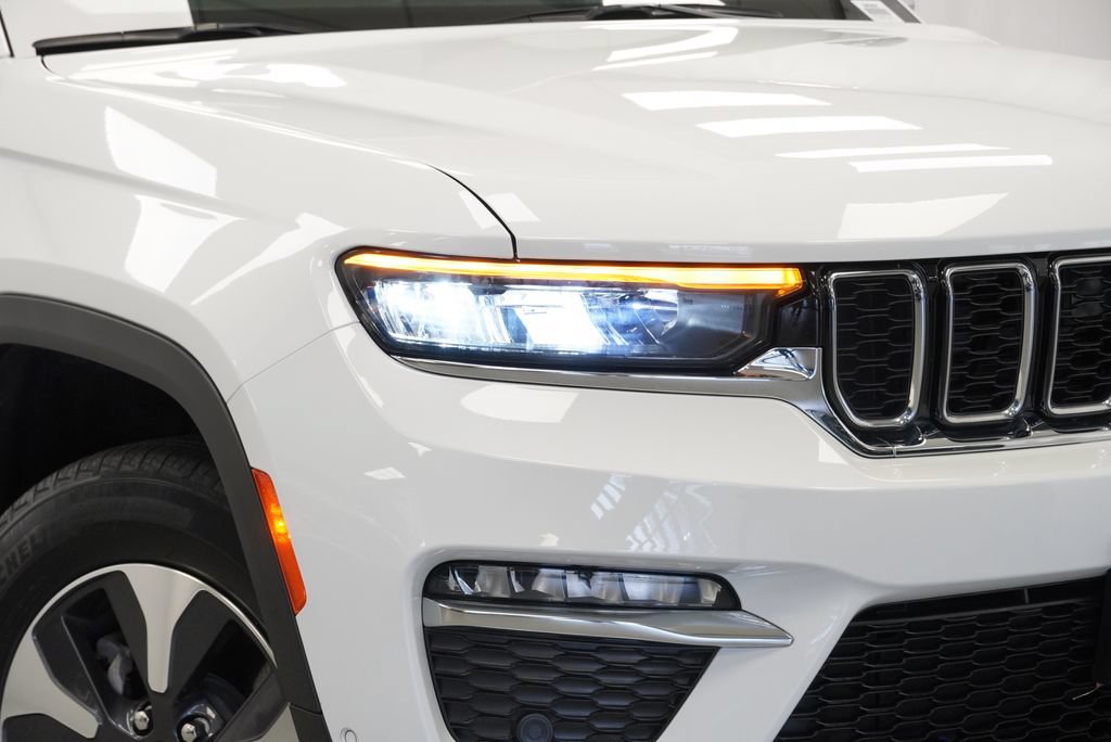 Certified 2022 Jeep Grand Cherokee Limited 4xe w/ Luxury Tech Group II AWD/4WD image 5