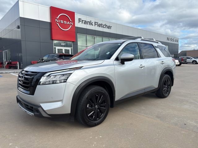 Used 2024 Nissan Pathfinder SL w/ Black Appearance Package AWD/4WD image 1