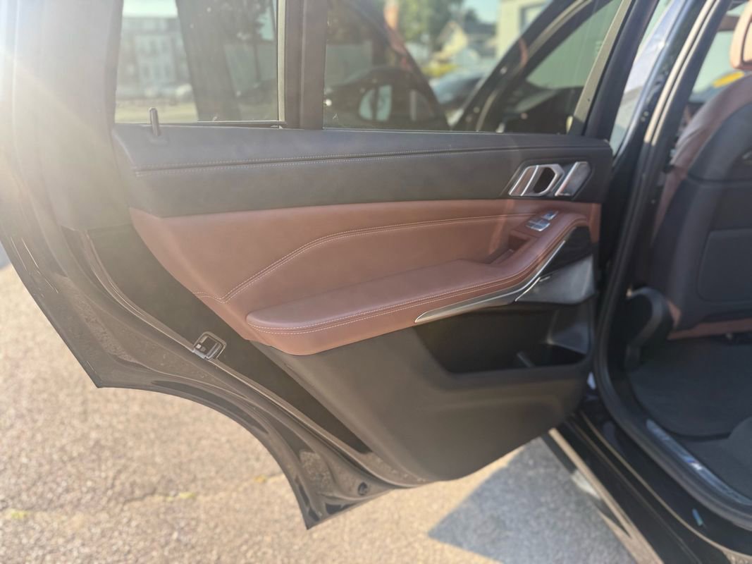 Used 2019 BMW X7 xDrive50i w/ M Sport Package AWD/4WD image 33