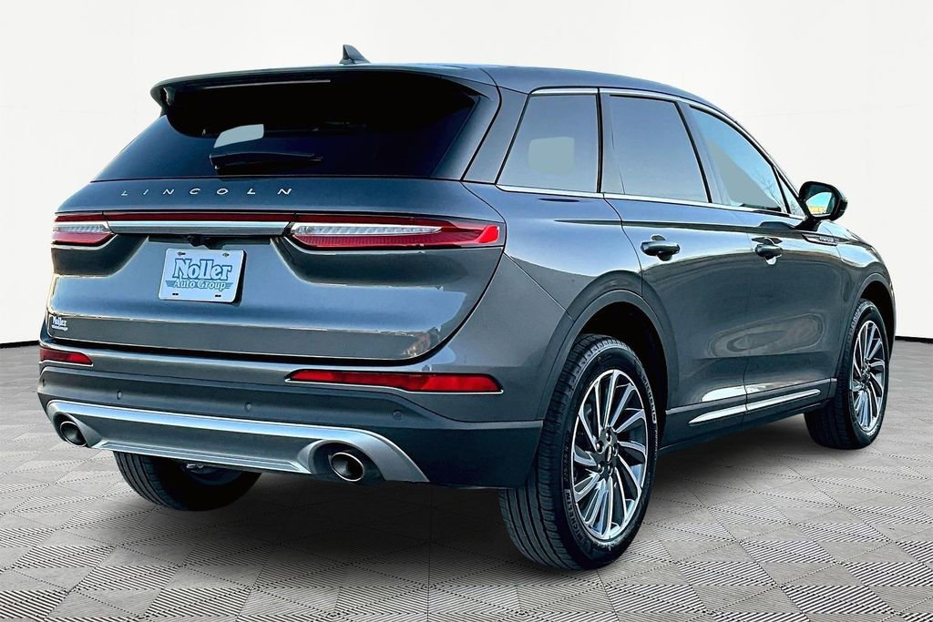 Used 2025 Lincoln Corsair Reserve image 2