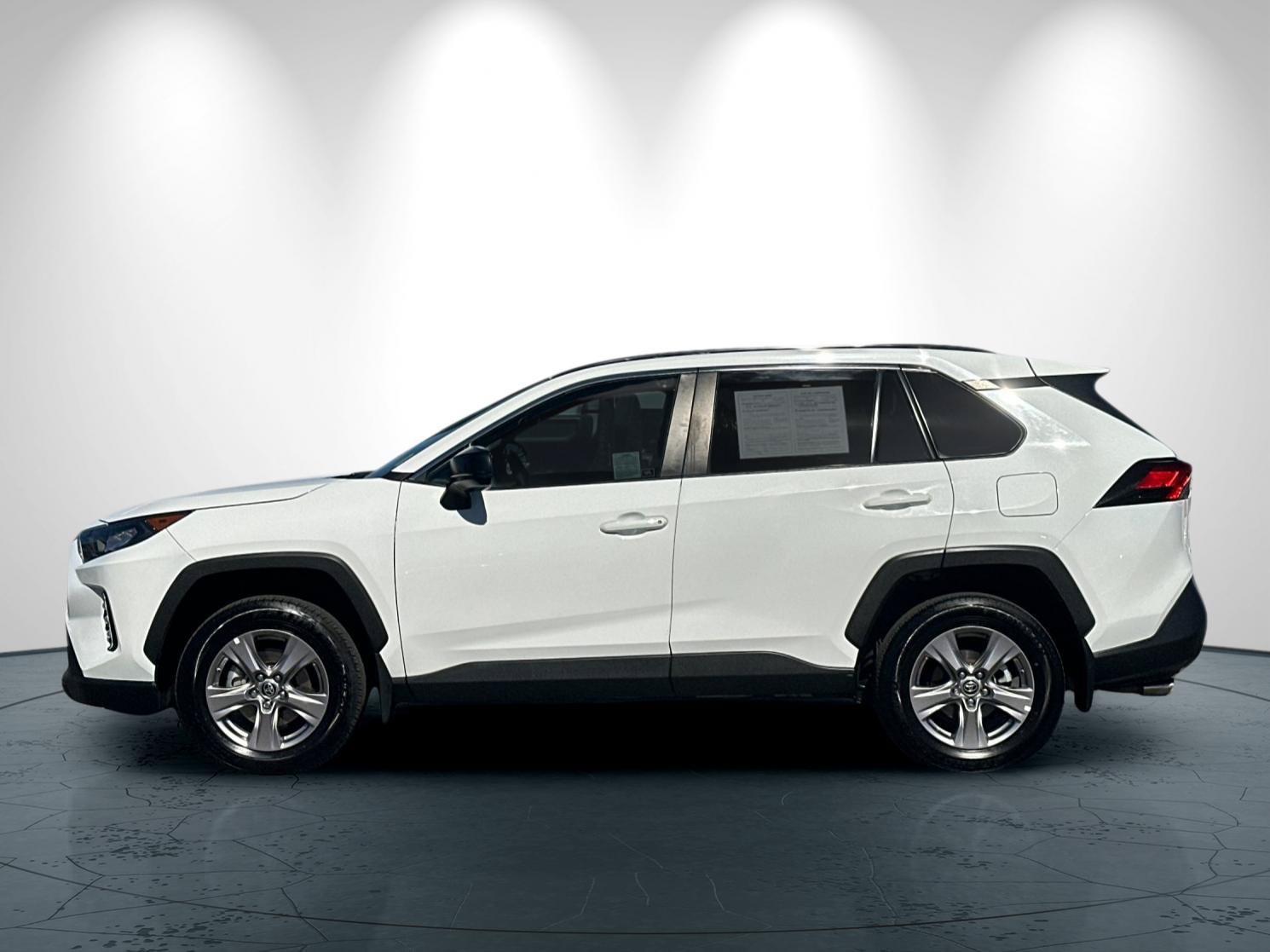 Used 2021 Toyota RAV4 LE FWD image 7