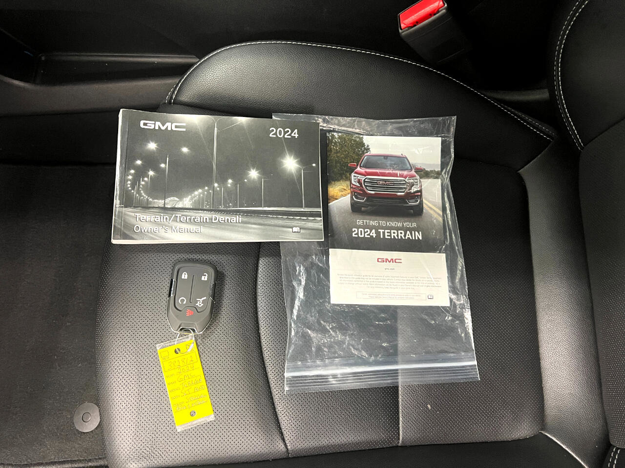 Used 2024 GMC Terrain SLT image 47