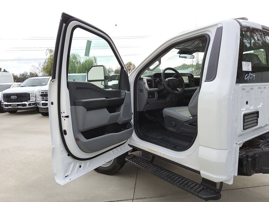 New 2026 Ford F550 2WD Regular Cab Super Duty image 5