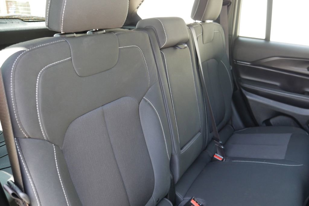 Used 2025 Jeep Grand Cherokee Laredo X w/ Luxury Tech Group I AWD/4WD image 26