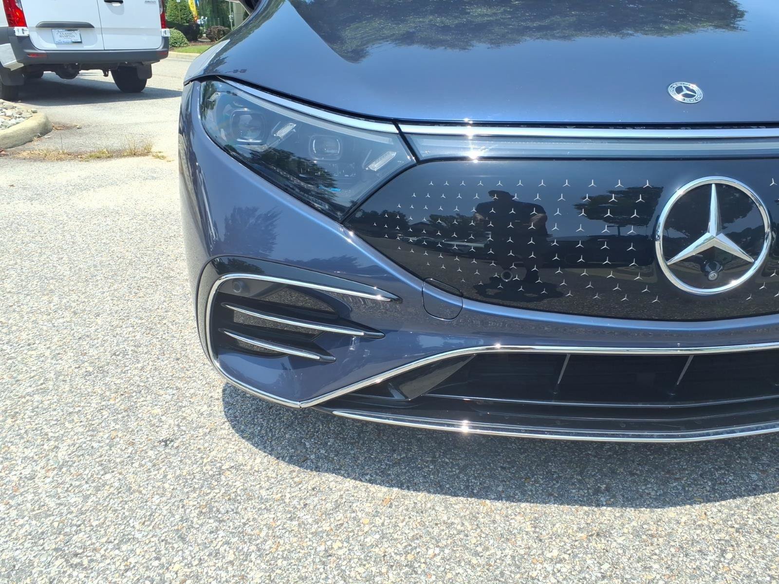 Used 2023 Mercedes-Benz EQS 580 4MATIC Sedan w/ Manufactur Interior Package image 3