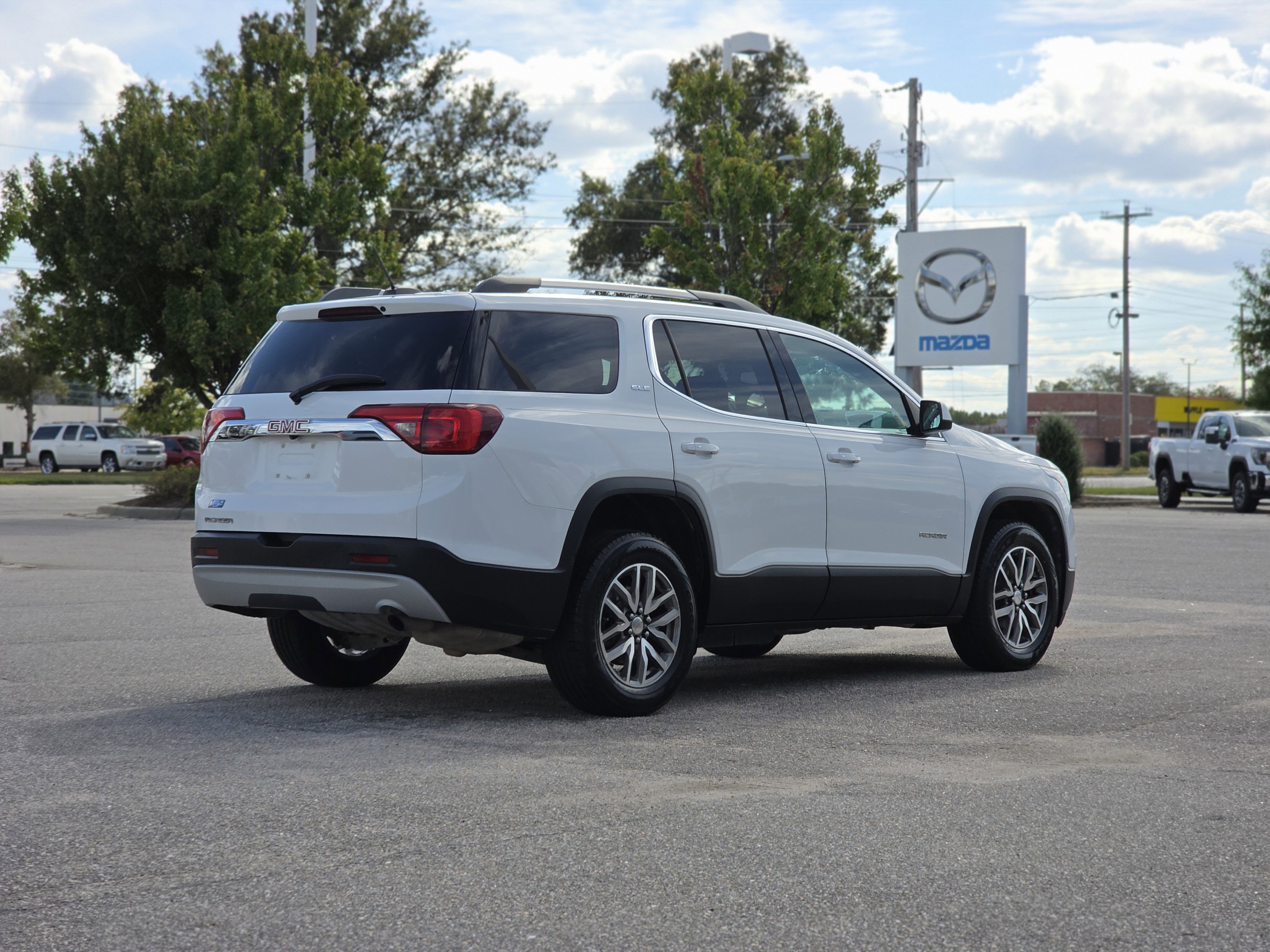 Used 2019 GMC Acadia SLE image 7