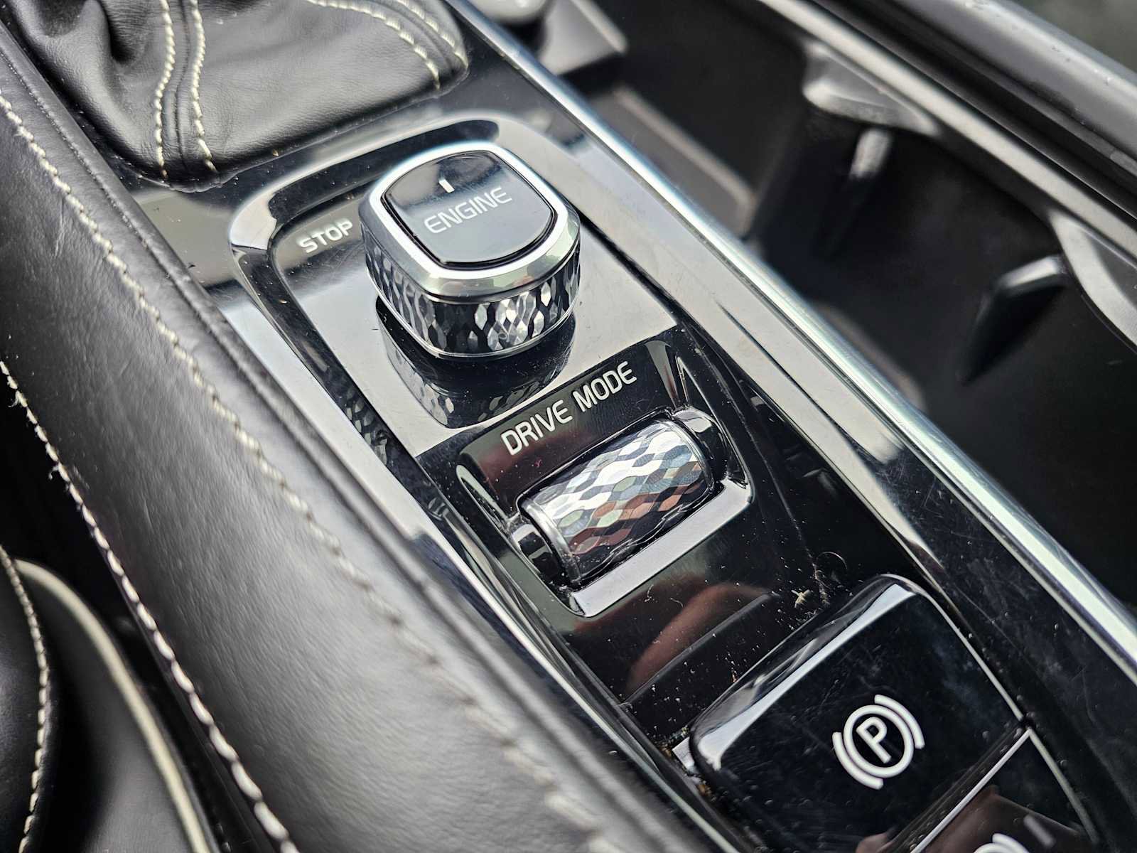 Used 2017 Volvo XC90 T6 R-Design w/ Vision Package image 39