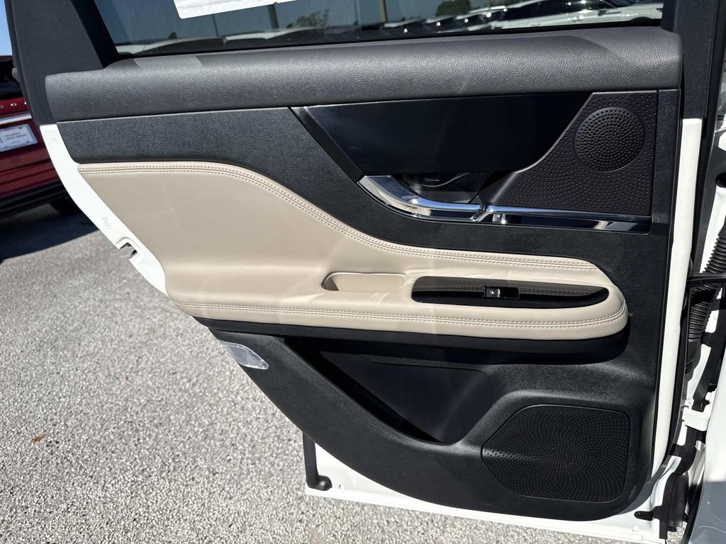 New 2026 Lincoln Corsair Premiere image 13