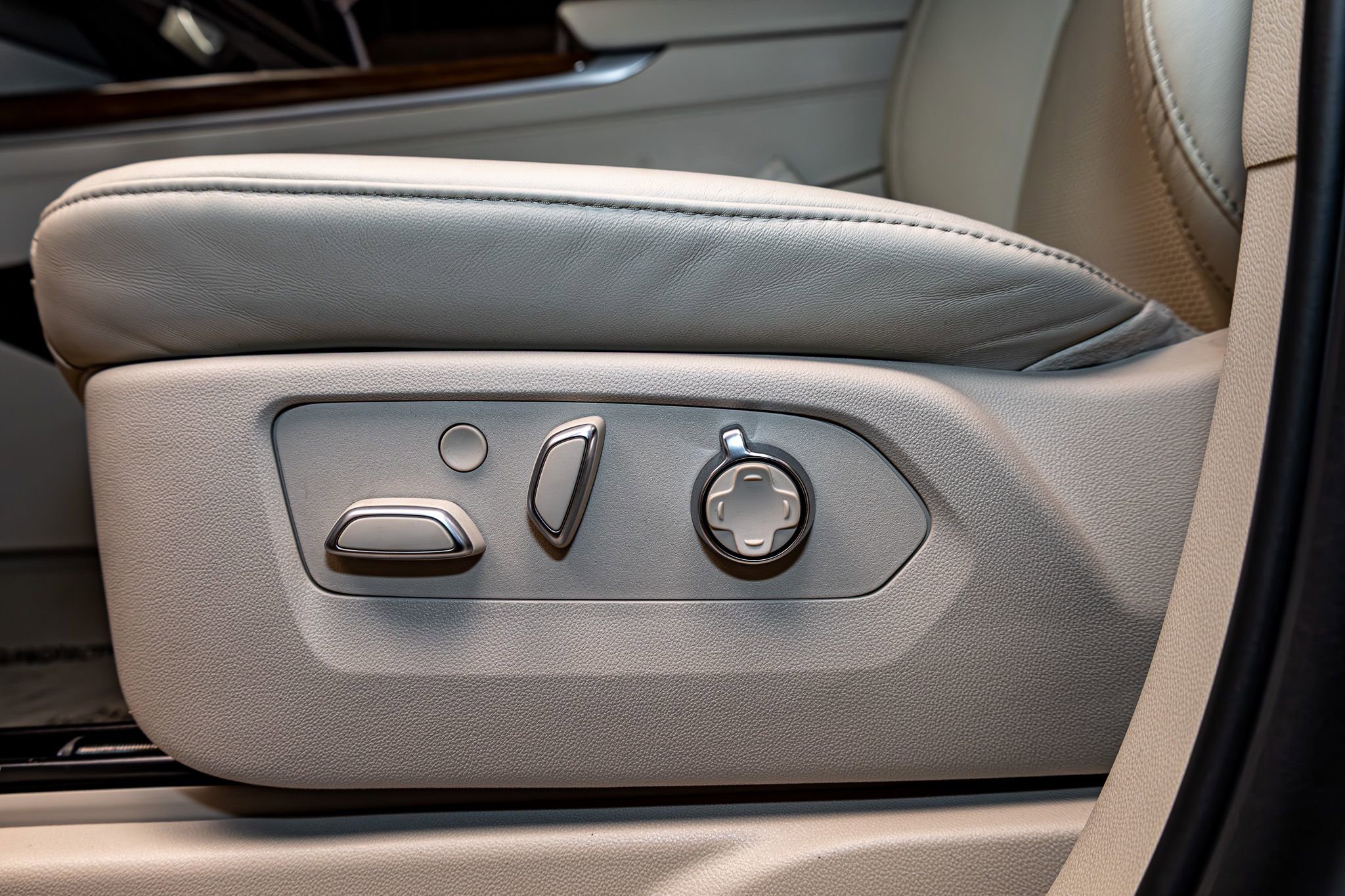 Used 2026 Cadillac Escalade Platinum Sport w/ LPO, ONYX Package image 21