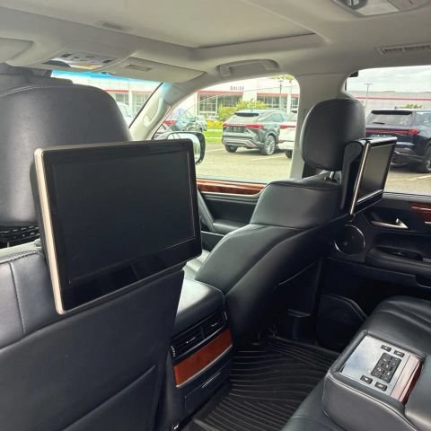 Used 2019 Lexus LX 570 4WD w/ Luxury Package image 4