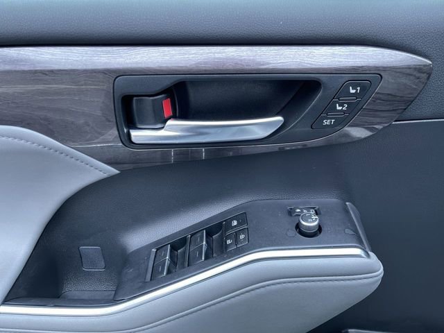 Used 2023 Toyota Highlander Limited AWD/4WD image 24