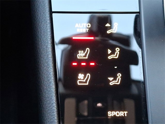 Used 2025 Porsche Macan image 29