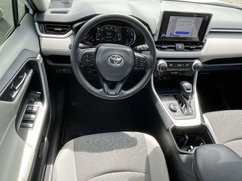 Used 2025 Toyota RAV4 XLE image 15