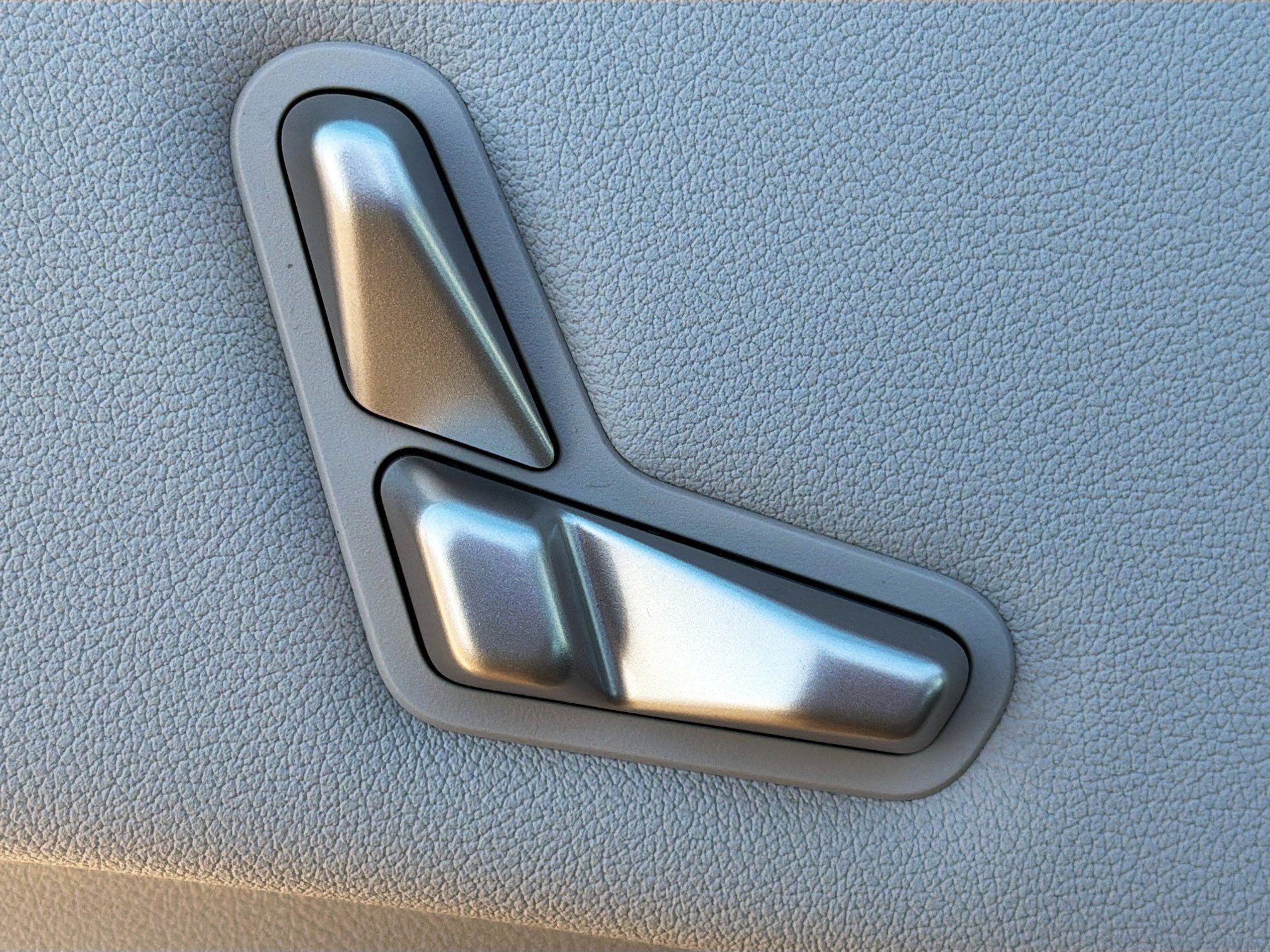 New 2026 BMW iX xDrive60 w/ Premium Package image 25