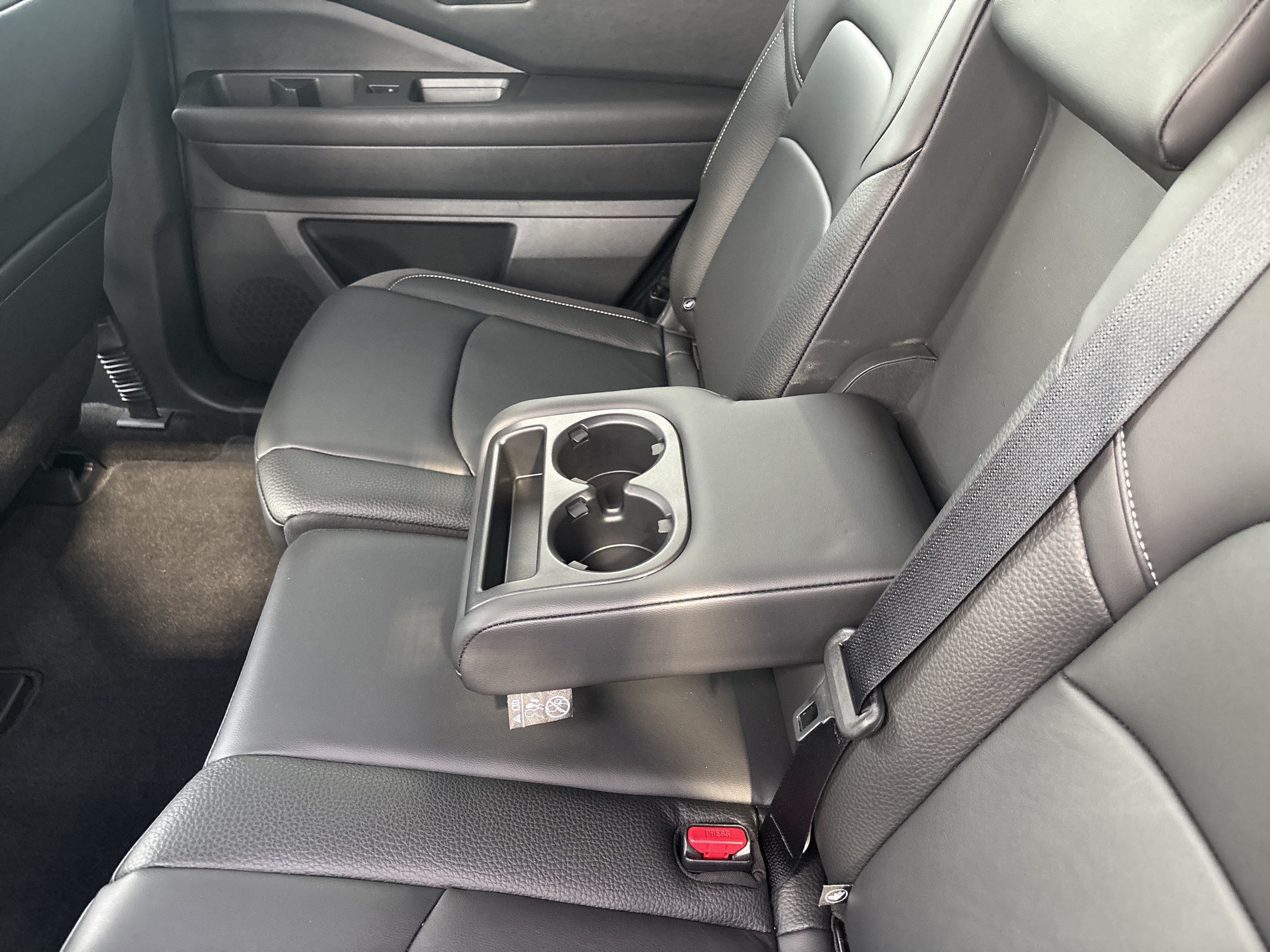 Used 2025 Nissan Pathfinder SL AWD/4WD image 29