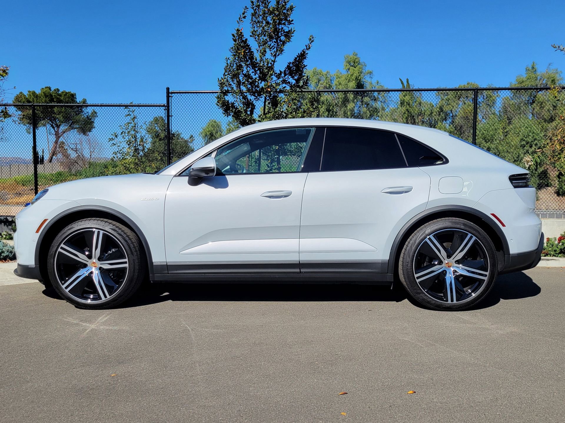 Used 2025 Porsche Macan Electric image 2