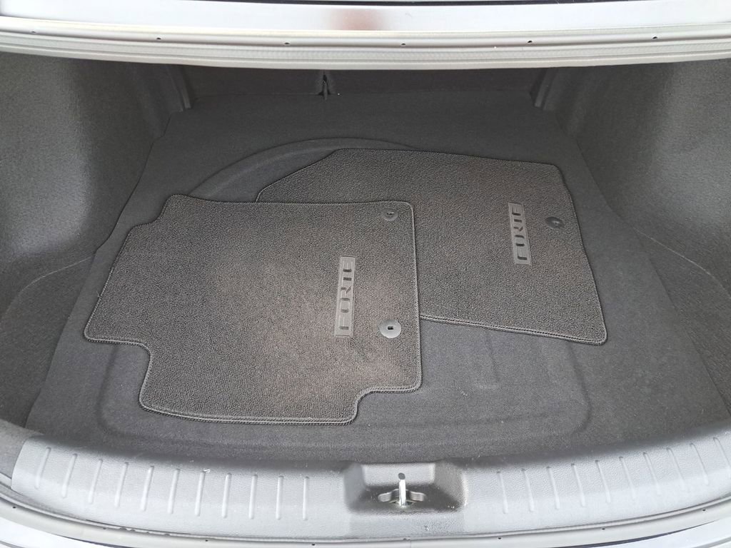 Used 2024 Kia Forte LXS w/ LXS Technology Package image 13