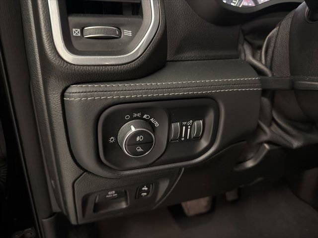 Used 2019 RAM 1500 Laramie w/ Sport Appearance Package AWD/4WD image 17