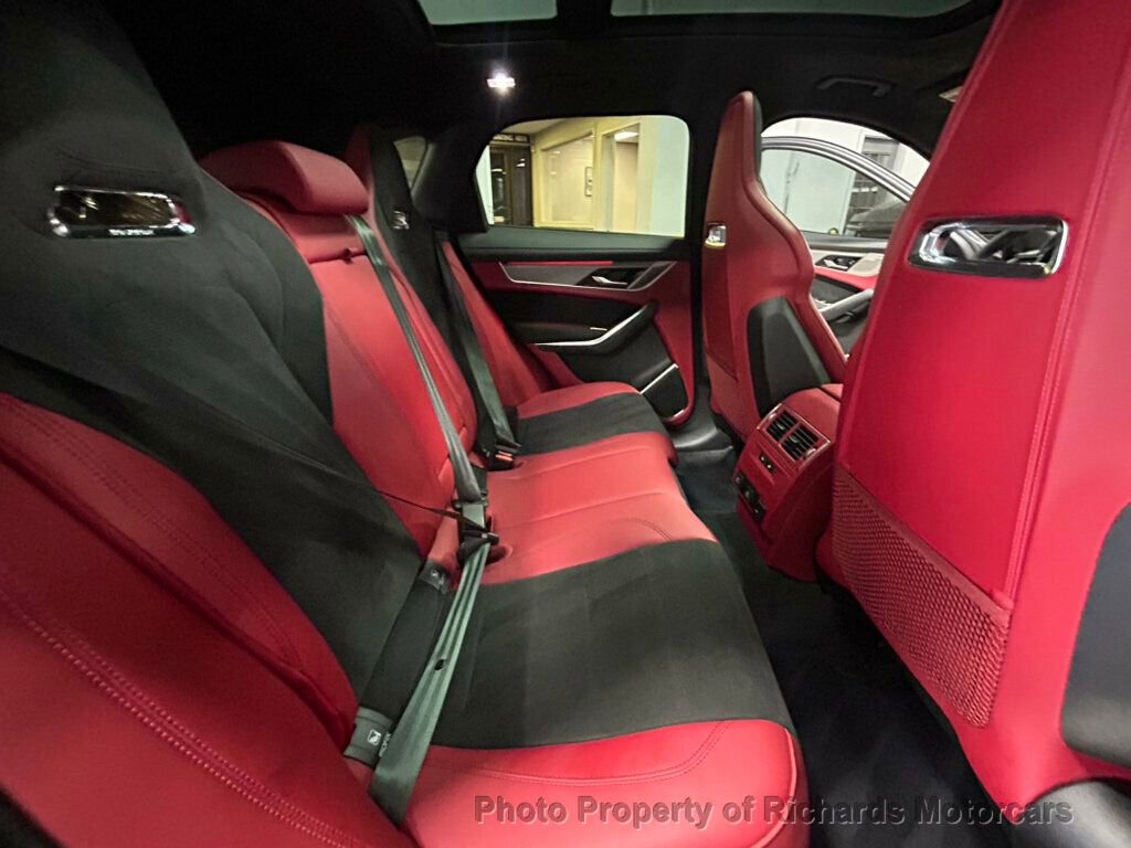 Used 2024 Jaguar F-PACE SVR image 32