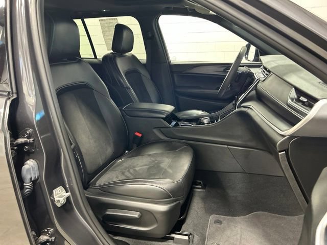 Used 2023 Jeep Grand Cherokee Altitude AWD/4WD image 12
