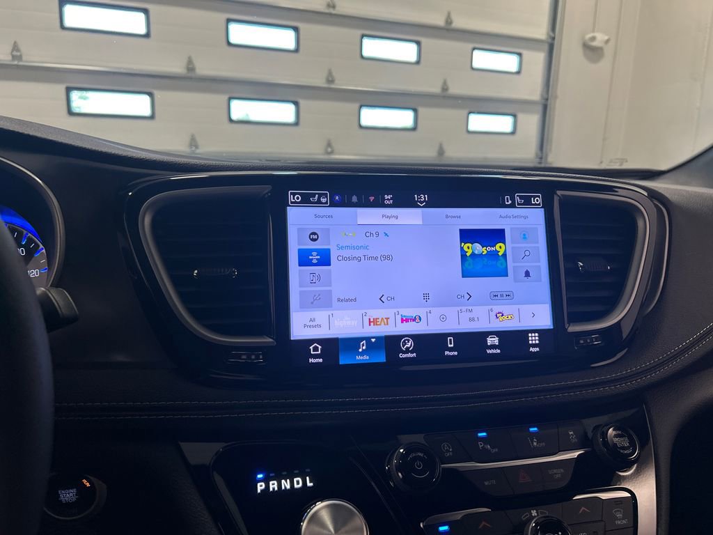 New 2026 Chrysler Pacifica Select AWD/4WD image 22