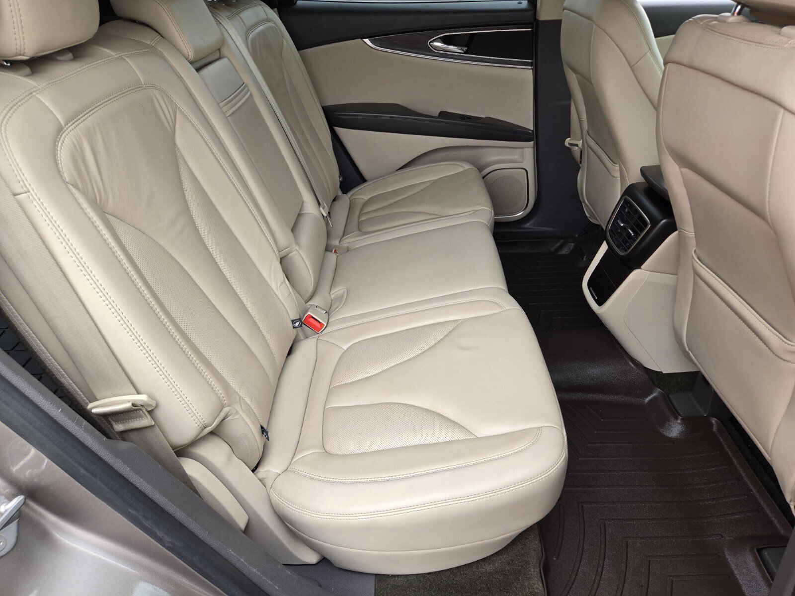 Used 2018 Lincoln MKX Select w/ Select Plus Package FWD image 14