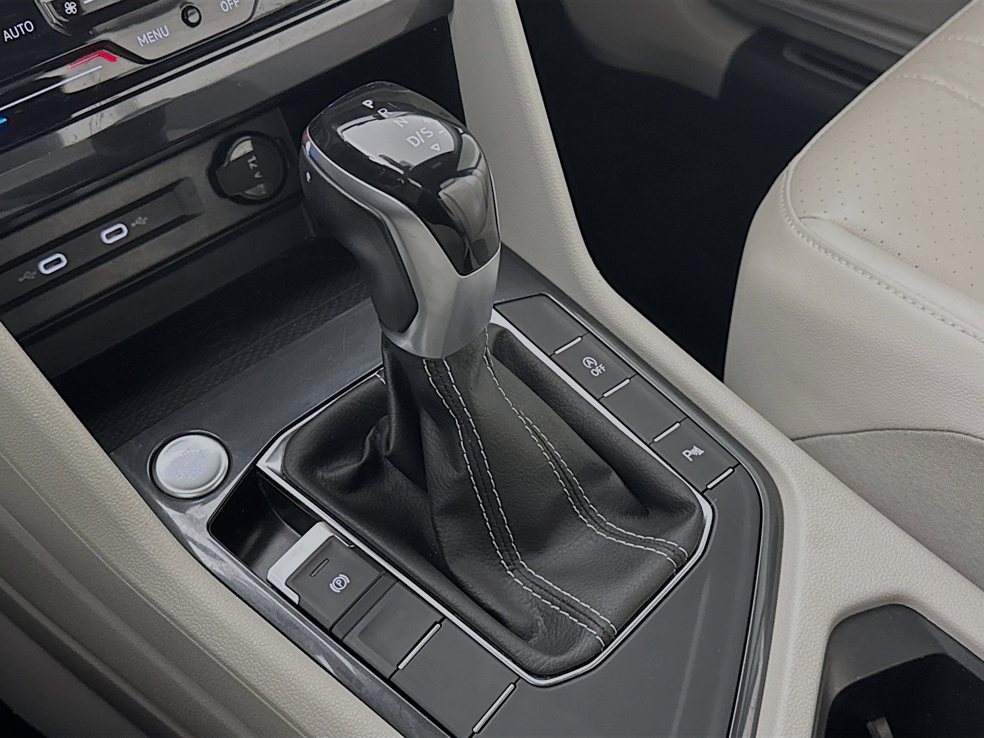 Used 2022 Volkswagen Tiguan SE R-Line image 16