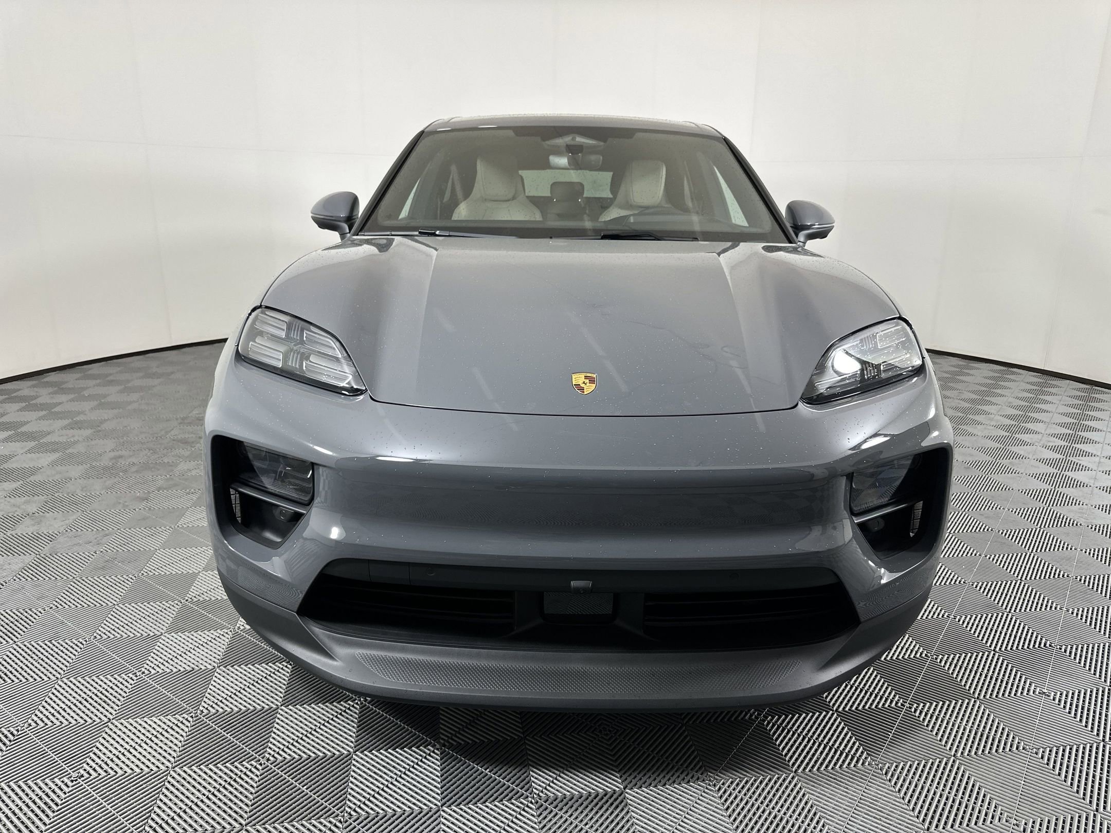 Used 2025 Porsche Macan 4 Electric image 7