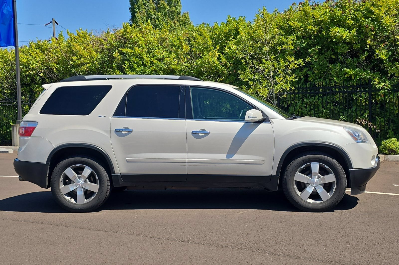 Used 2012 GMC Acadia SLT AWD/4WD image 3
