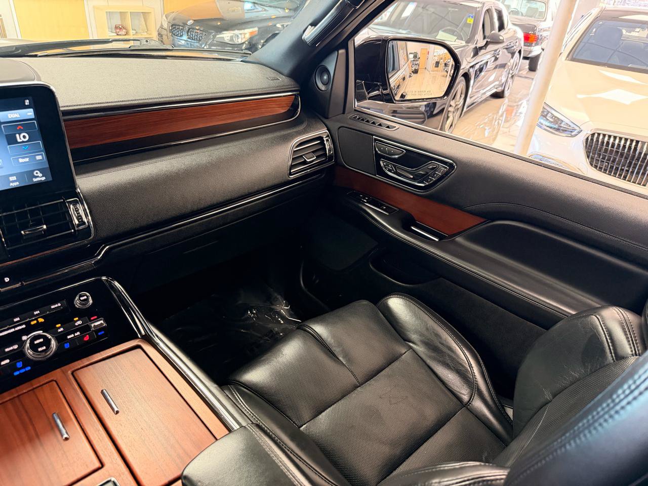 Used 2020 Lincoln Navigator Reserve AWD/4WD image 10